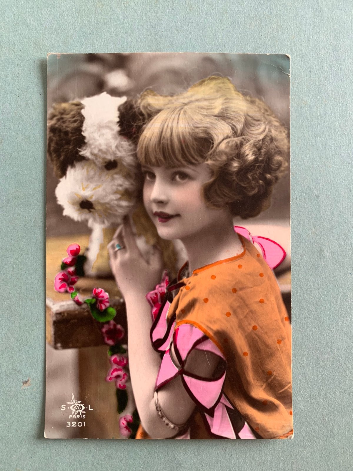 1928 Meisje met speelgoedhond, Ophalen of Verzenden, 1920 tot 1940, Gelopen, Kinderen