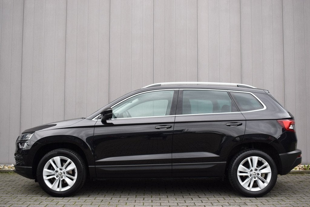 Skoda Karoq 1.5 TSi Business Edition LED | Sportstoelen | Ca, Auto's, Voorwielaandrijving, Stof, 4 cilinders, Zwart