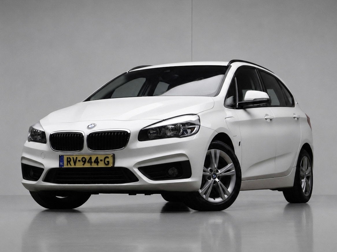 BMW 2-serie Active Tourer 225xe iPerformance Sport (NAVI,PDC, Automaat, 136 pk, Gebruikt, Wit