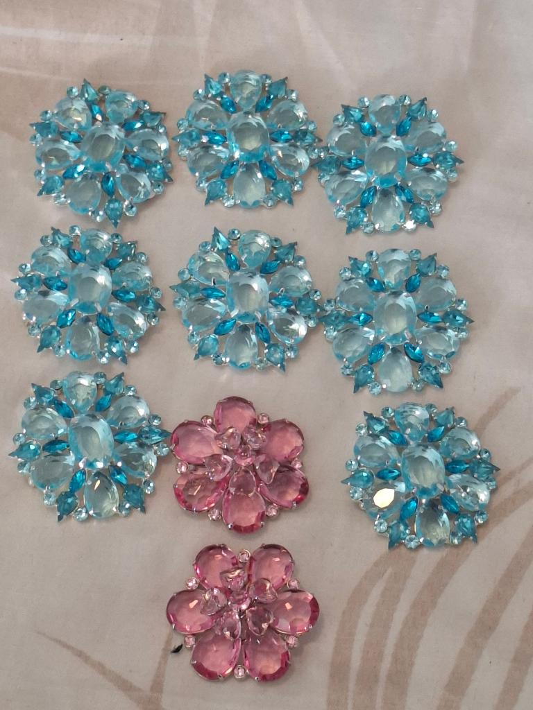 Kleine PARTIJ broches blauw/roze 3,50 euro, Ophalen of Verzenden, Zo goed als nieuw, Overige kleuren, Overige materialen