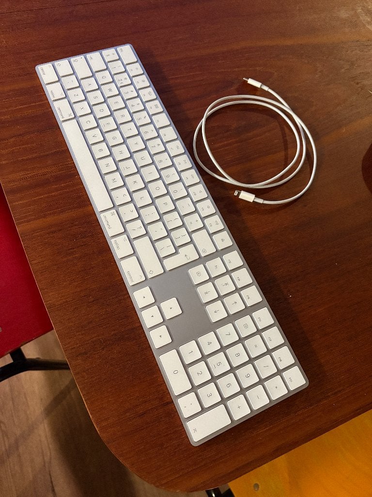 Apple Magic Keyboard met numeriek toetsenblok – Lightning, Ophalen, Gebruikt, Apple