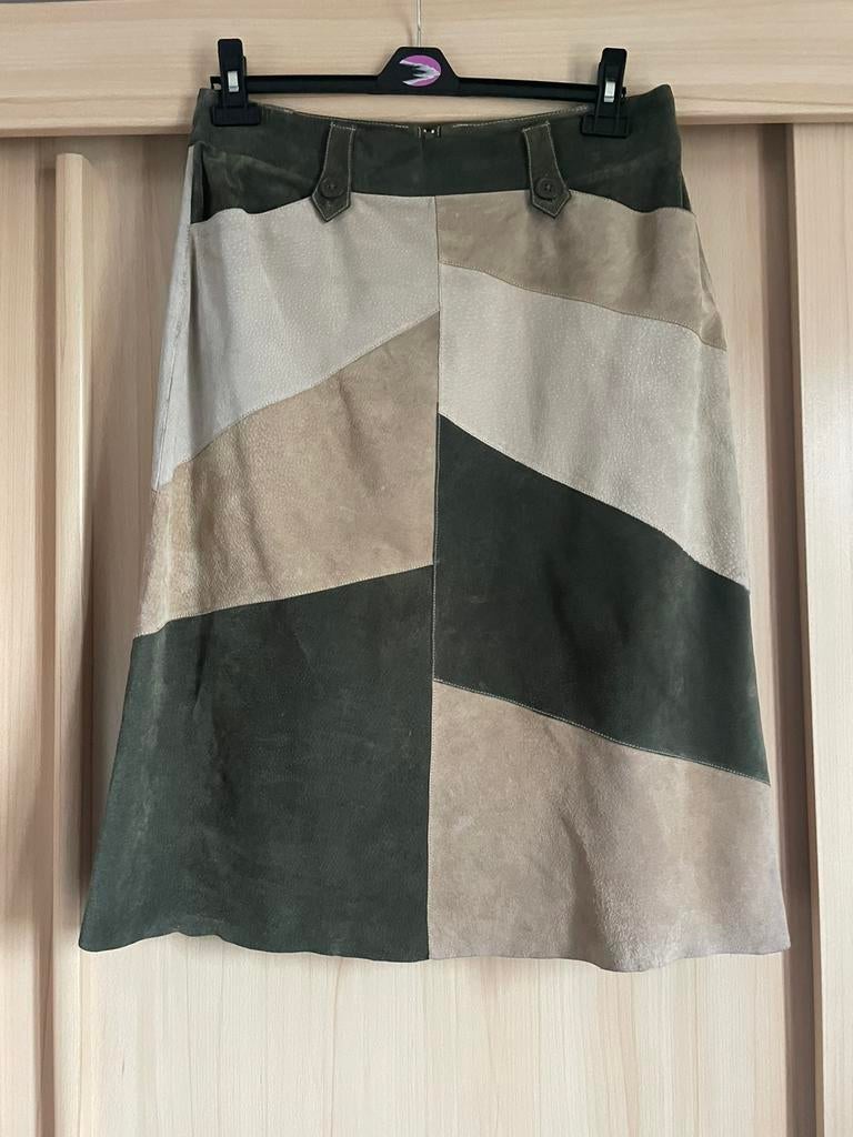 Sueder leren lange rok groen zand gekleurd we  36/38 S/M, Kleding | Dames, Rokken, Maat 38/40 (M), Ophalen of Verzenden, Gedragen