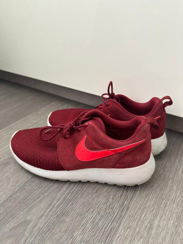 Nike schoenen, Ophalen of Verzenden, Rood, Sneakers of Gympen, Zo goed als nieuw