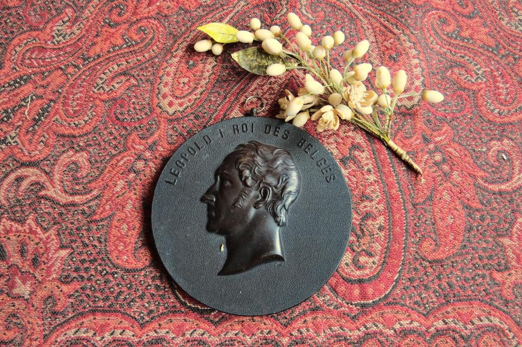 Antieke Bois Durci schijf LEOPOLD 1 uit 1865, Antiek en Kunst, Antiek | Overige Antiek, Ophalen of Verzenden