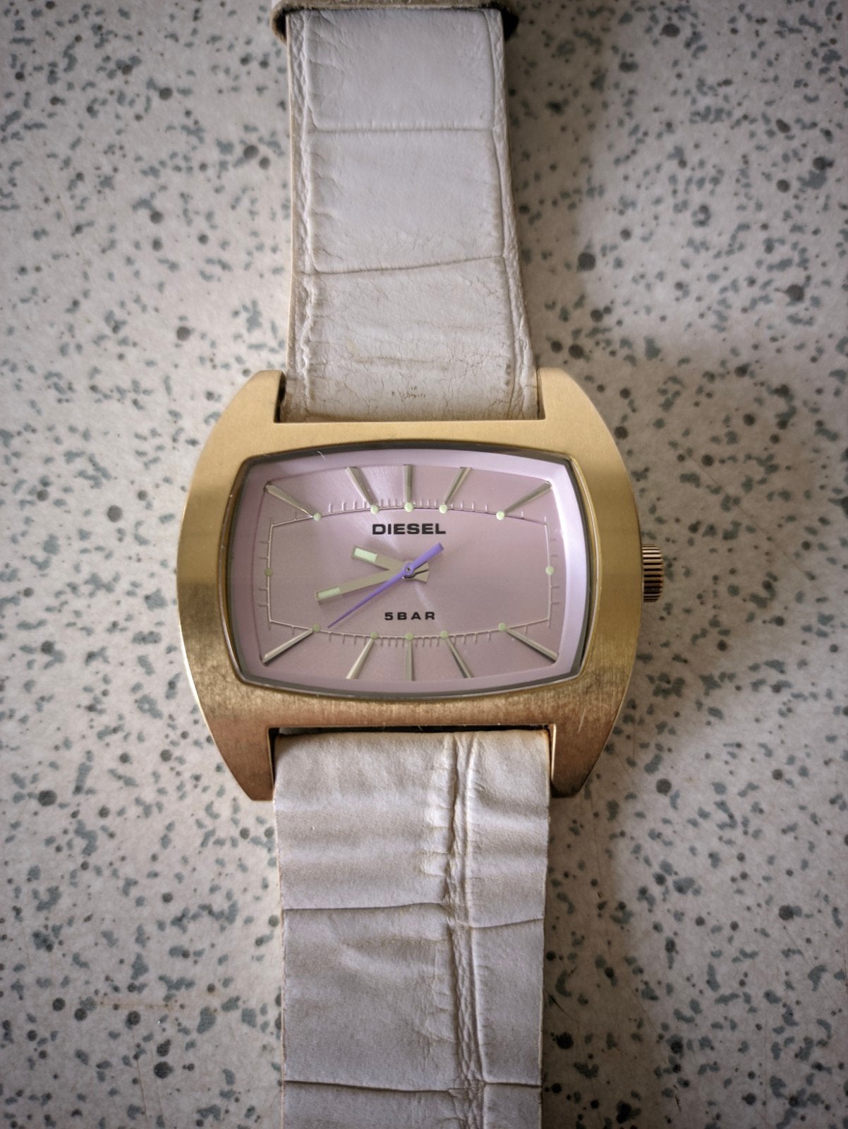 Diesel DZ 2132 horloge - Goudkleurig met roze wijzerplaat, Overige merken, Overige materialen, Polshorloge, Ophalen of Verzenden