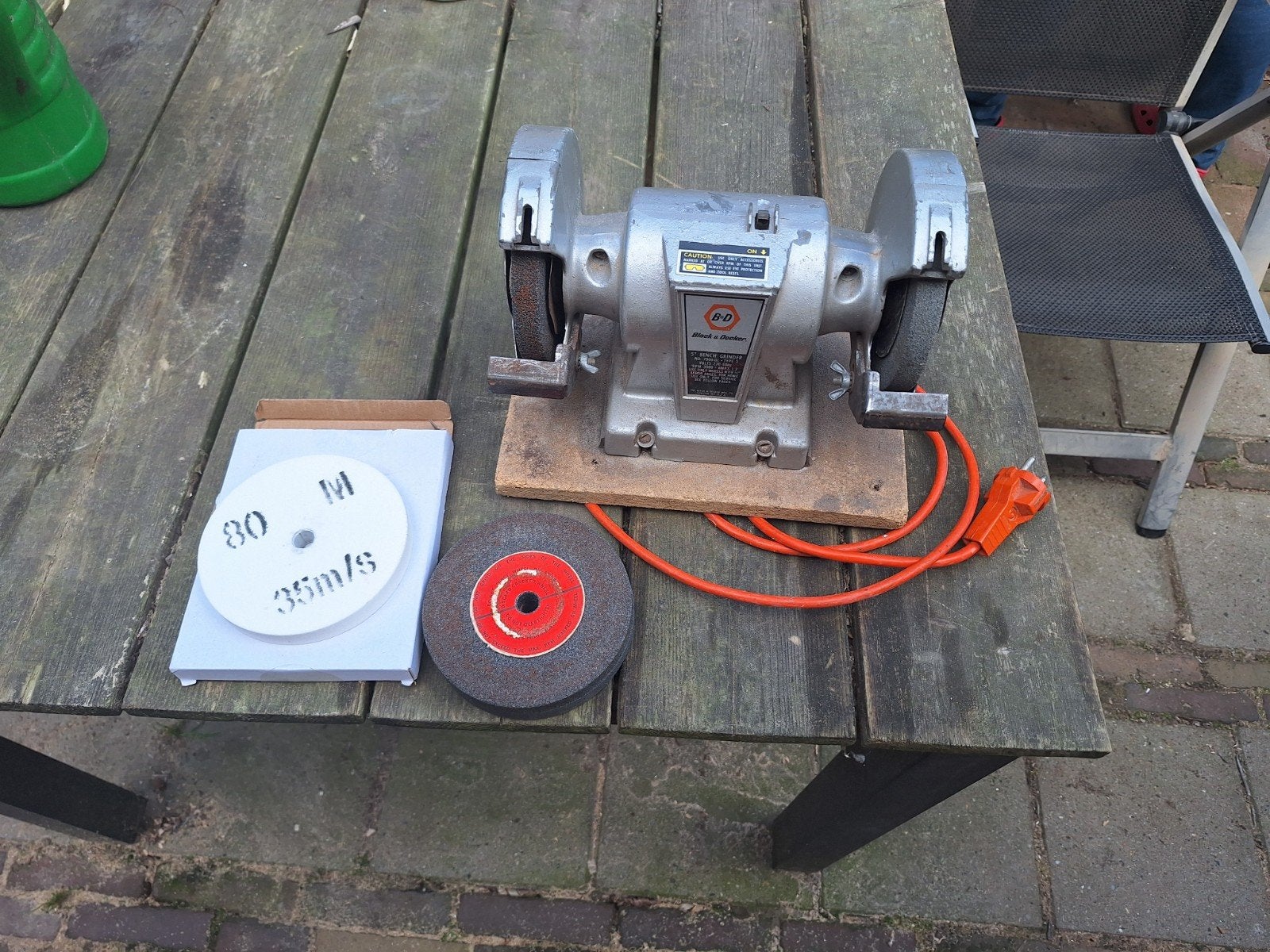 Black & Decker Slijpmachine, Doe-het-zelf en Verbouw, Gereedschap | Slijpmachines, Ophalen, Gebruikt, Minder dan 700 watt, Werkbankslijpmachine