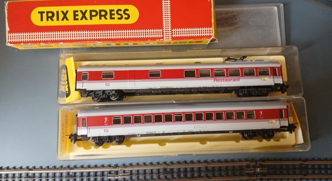 Trix Express DB IC Speisewagen en 1e klas rijtuig in OVP, Hobby en Vrije tijd, Modeltreinen | H0, Zo goed als nieuw, Wagon, Gelijkstroom