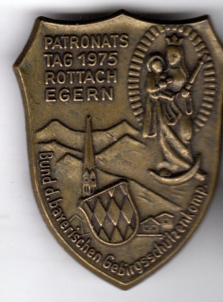 BROCHE MARIA PATRONATSTAG 1975 ROTTACH EGERN BEIEREN KERK, Verzamelen, Speldjes, Pins en Buttons, Ophalen of Verzenden, Gebruikt