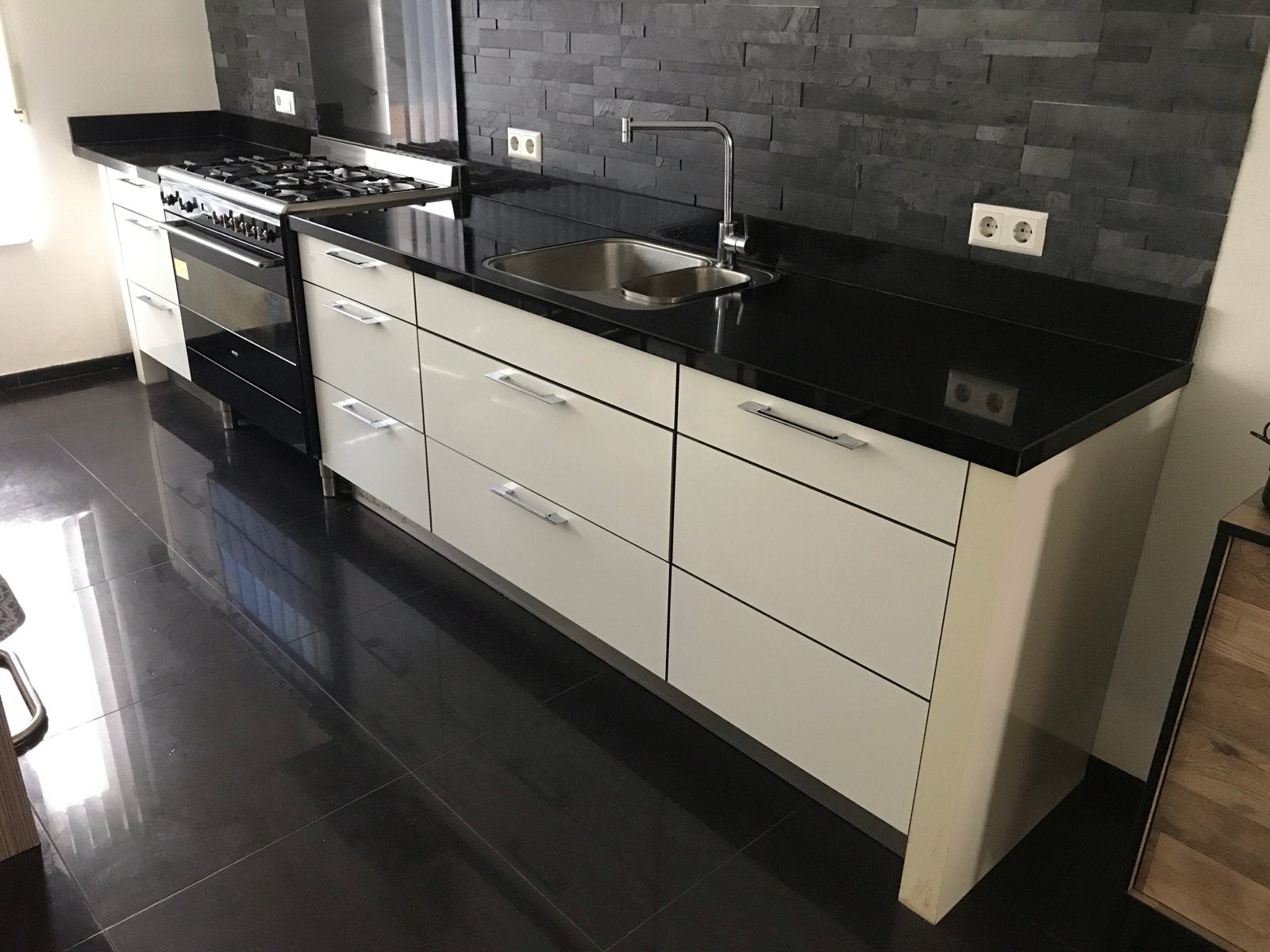 Hoogglans keuken kleur wit met graniet werkblad, Ophalen, Gebruikt, Wit, Graniet of Steen