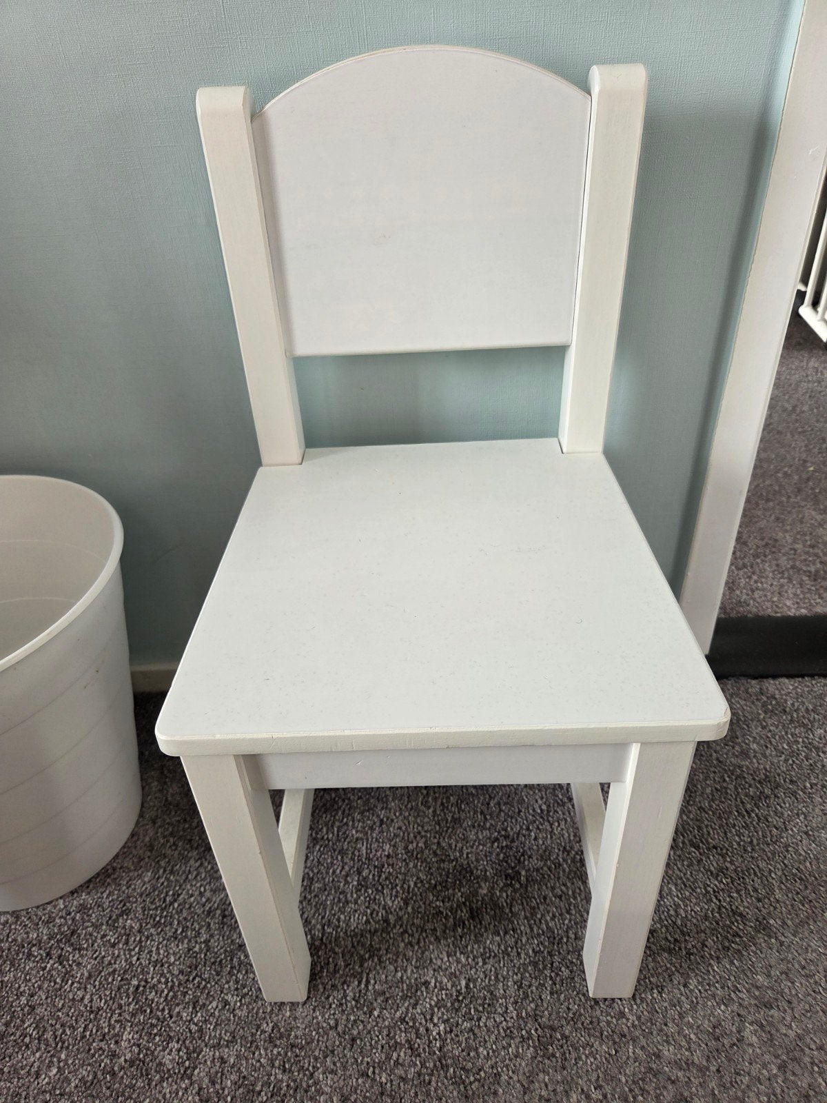 Witte kinderstoel, ideaal voor speelhoek of kinderkamer, Ophalen, Zo goed als nieuw, Stoel(en)
