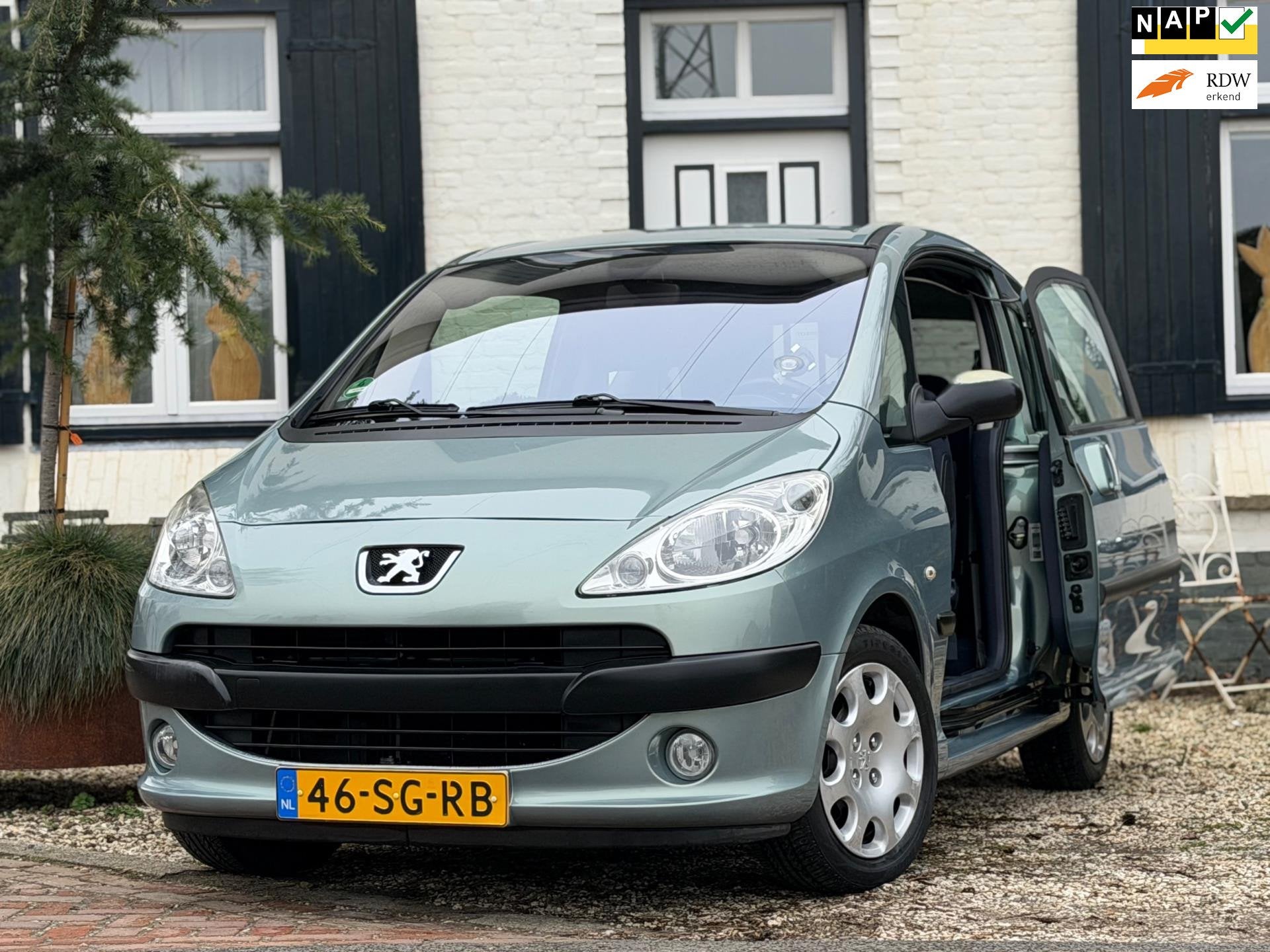Peugeot 1007 1.4 Gentry|Automaat|93DKM!|NAP|Nette auto!, Auto's, Peugeot, Zwart, 4 cilinders, 4 stoelen, 49 €/maand