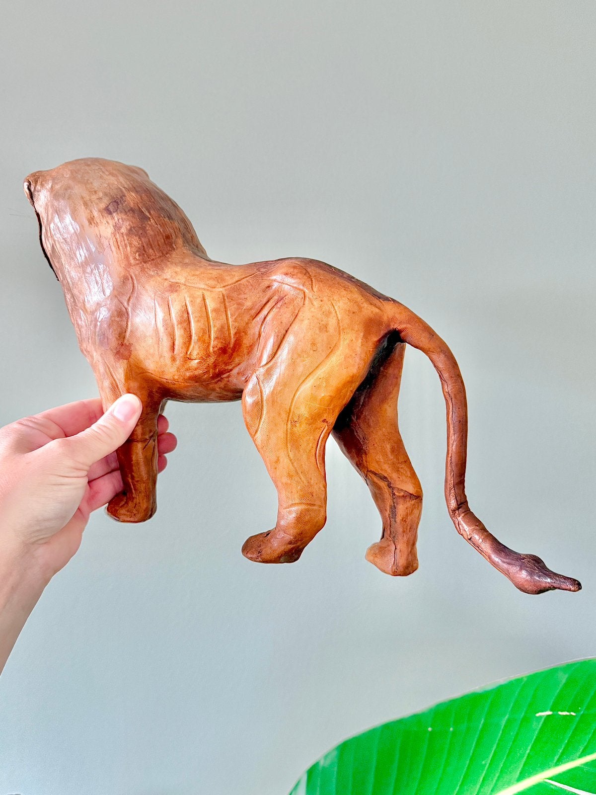 Vintage handgemaakte leren leeuw kinderkamerdecoratie, Verzamelen, Ophalen of Verzenden, Gebruikt, Dier