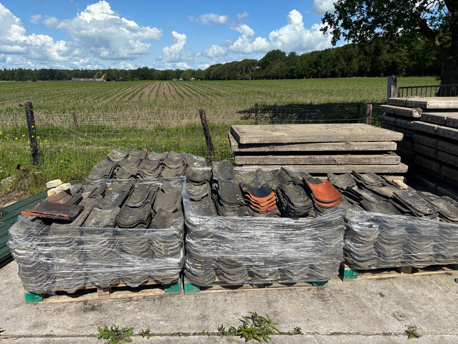Zwarte gebruikte dakpannen, Doe-het-zelf en Verbouw, Dakpannen en Dakbedekking, Gebruikt, Steen of Klei, Ophalen of Verzenden