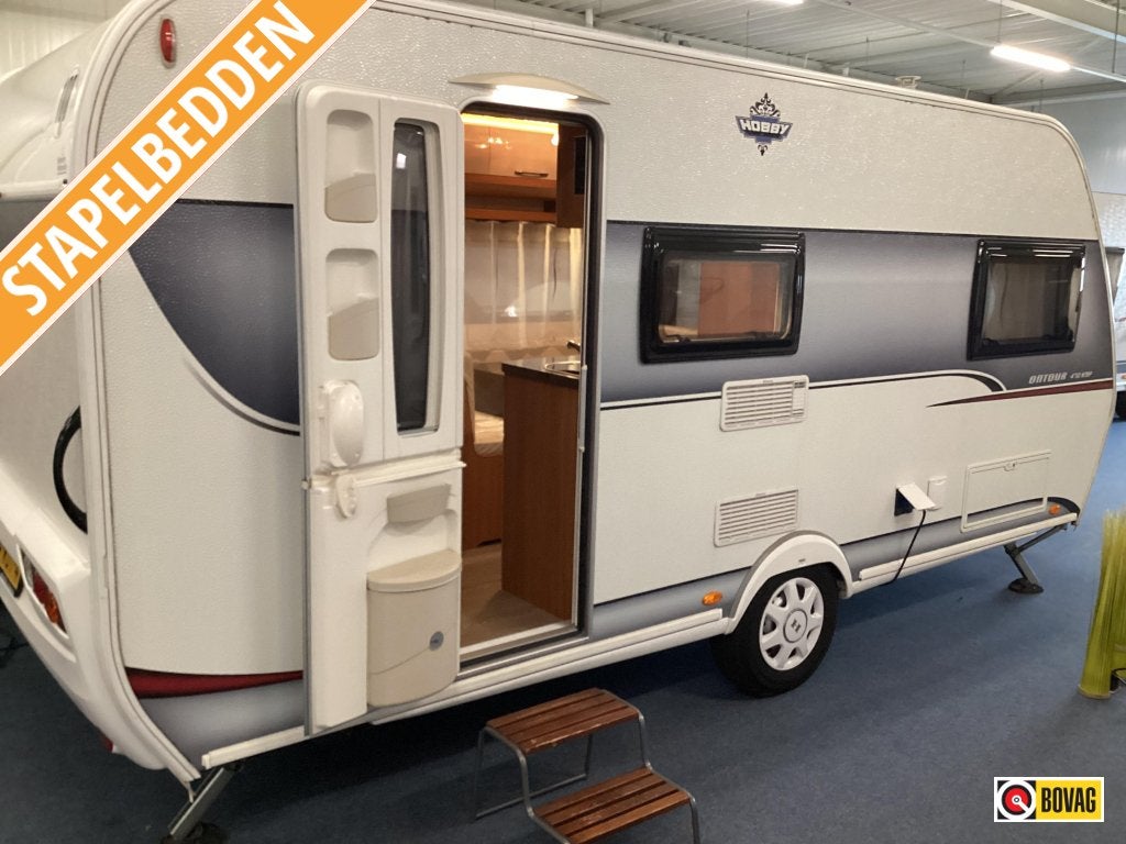 Hobby On Tour 470 KMF voortent, Caravans en Kamperen, Caravans, Dwarsbed, Hobby, Bedrijf, Treinzit