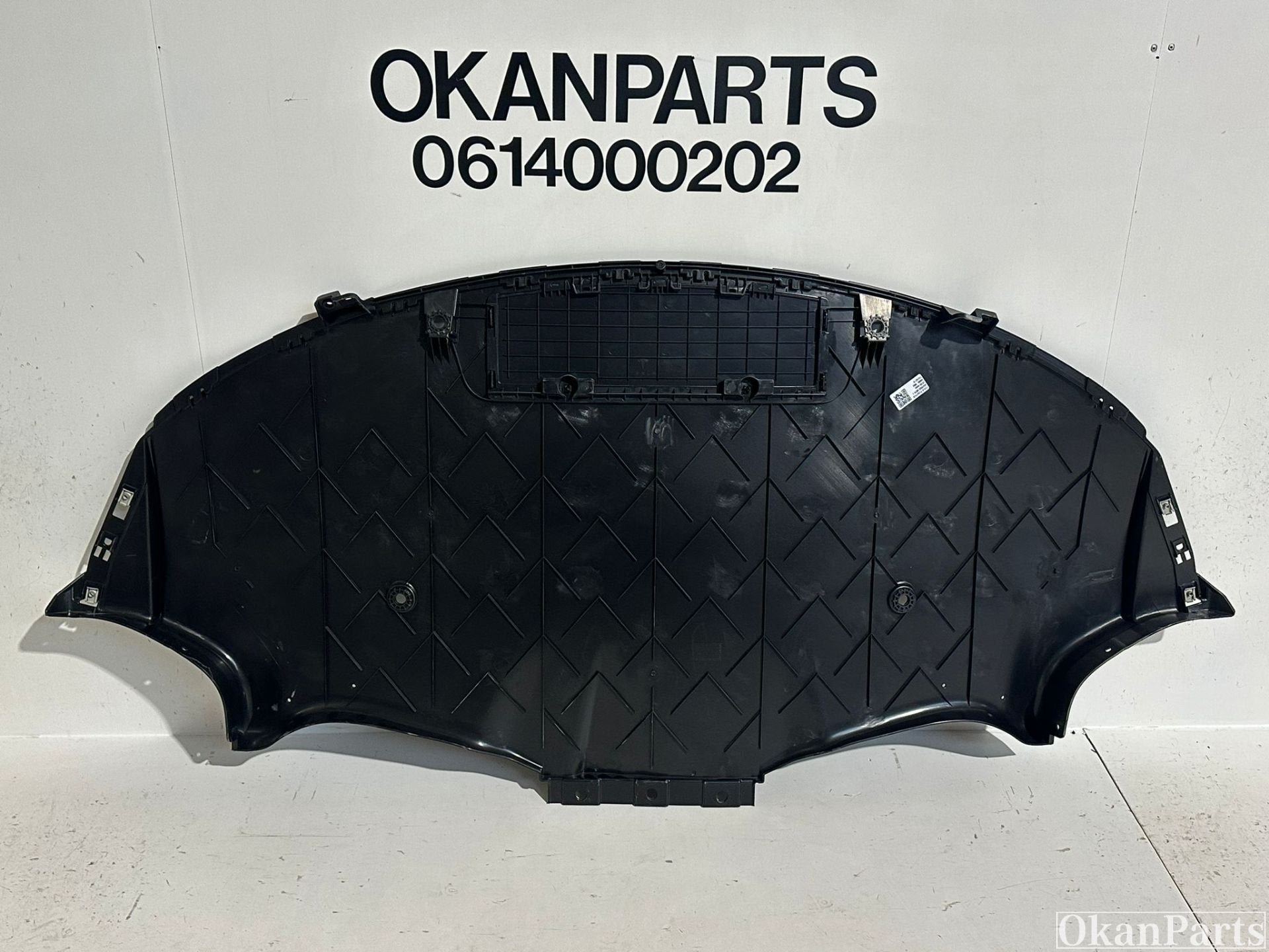 Foto 2 van Tesla Model 3 achter bumperplaat 1135410-00-A 1137819-00-A