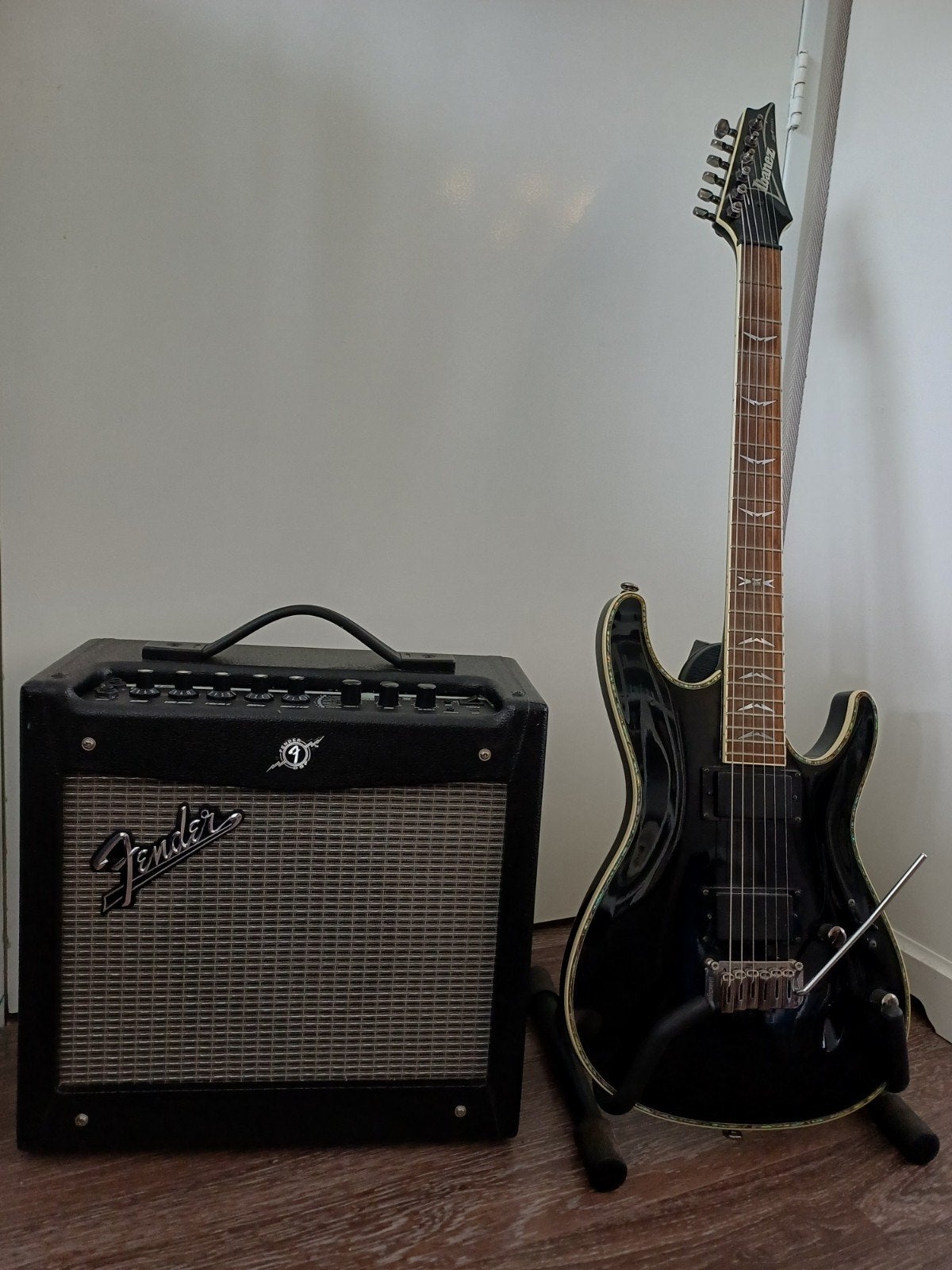Ibanez SAS32EX black met Fender Mustang 1 V2 versterker, Muziek en Instrumenten, Ophalen, Gebruikt, Ibanez, Met versterker