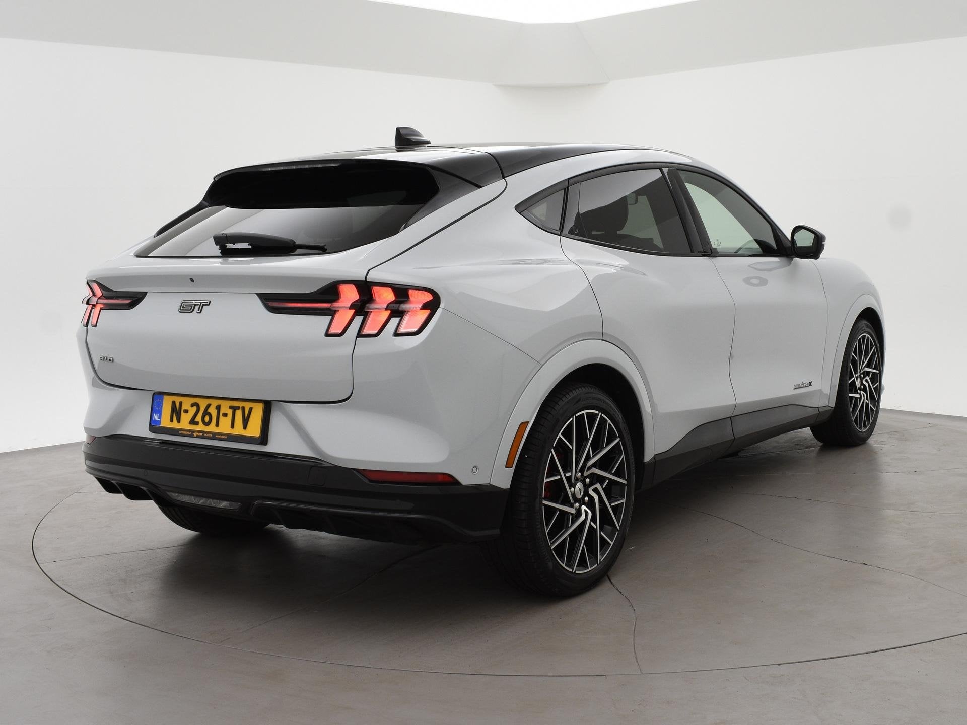 Ford Mustang Mach-E GT EXTENDED AWD 98 KWH 487 PK SOH 92% BT, Auto's, Automaat, 98 kWh, 750 kg, Alcantara