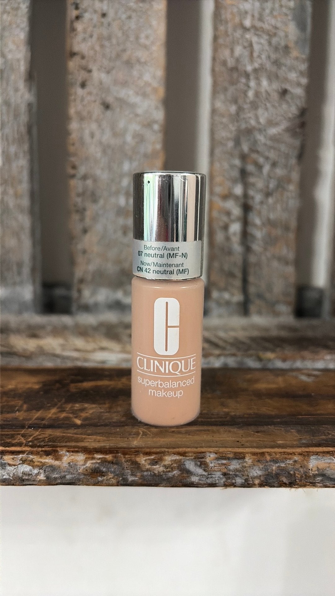 Clinique Super Balanced Foundation CN42, Ophalen of Verzenden, Zo goed als nieuw, Beige, Gehele gezicht