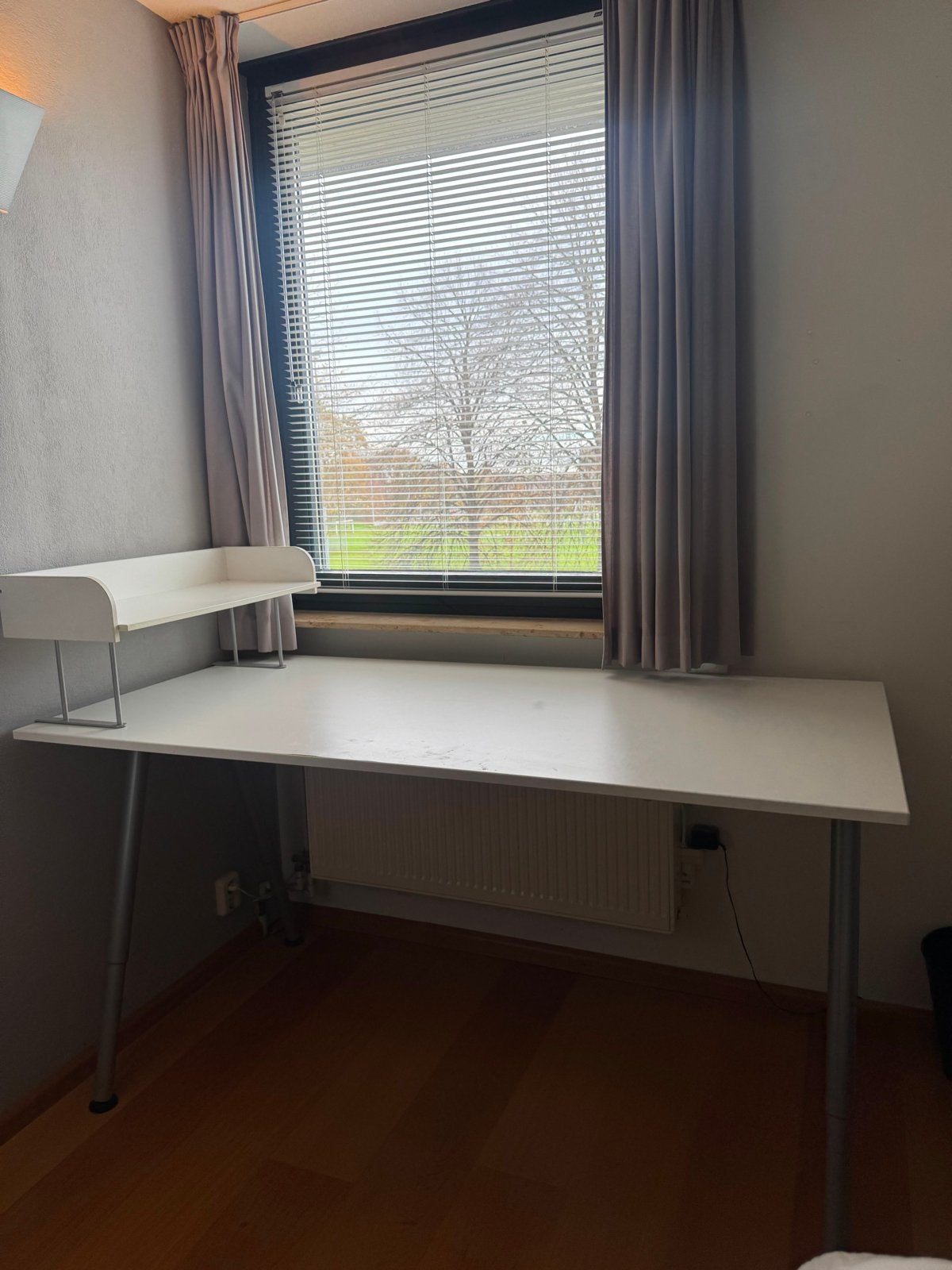 IKEA wit  Bureau met opzetstuk, Ophalen, Opbergruimte, Gebruikt, Spaanplaat of MDF