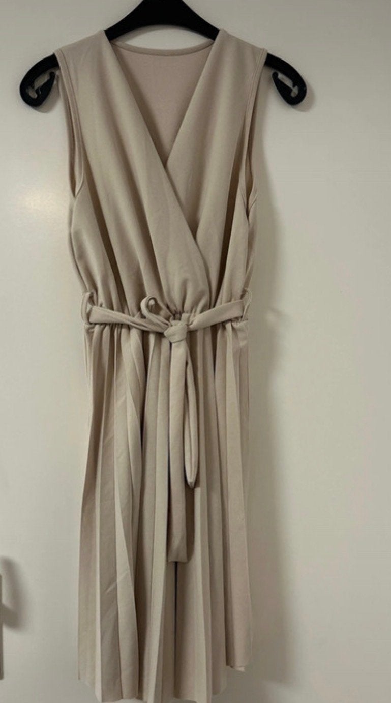 Nieuwe Crème Midi Jurk - Universele Maat, Kleding | Dames, Maat 38/40 (M), Beige, Nieuw, Ophalen of Verzenden