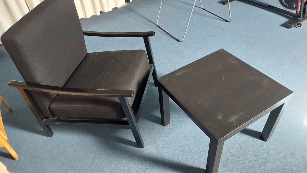 Set van 2 design stoelen en lage IKEA tafel, Gebruikt, Twee, Zwart, Ophalen of Verzenden