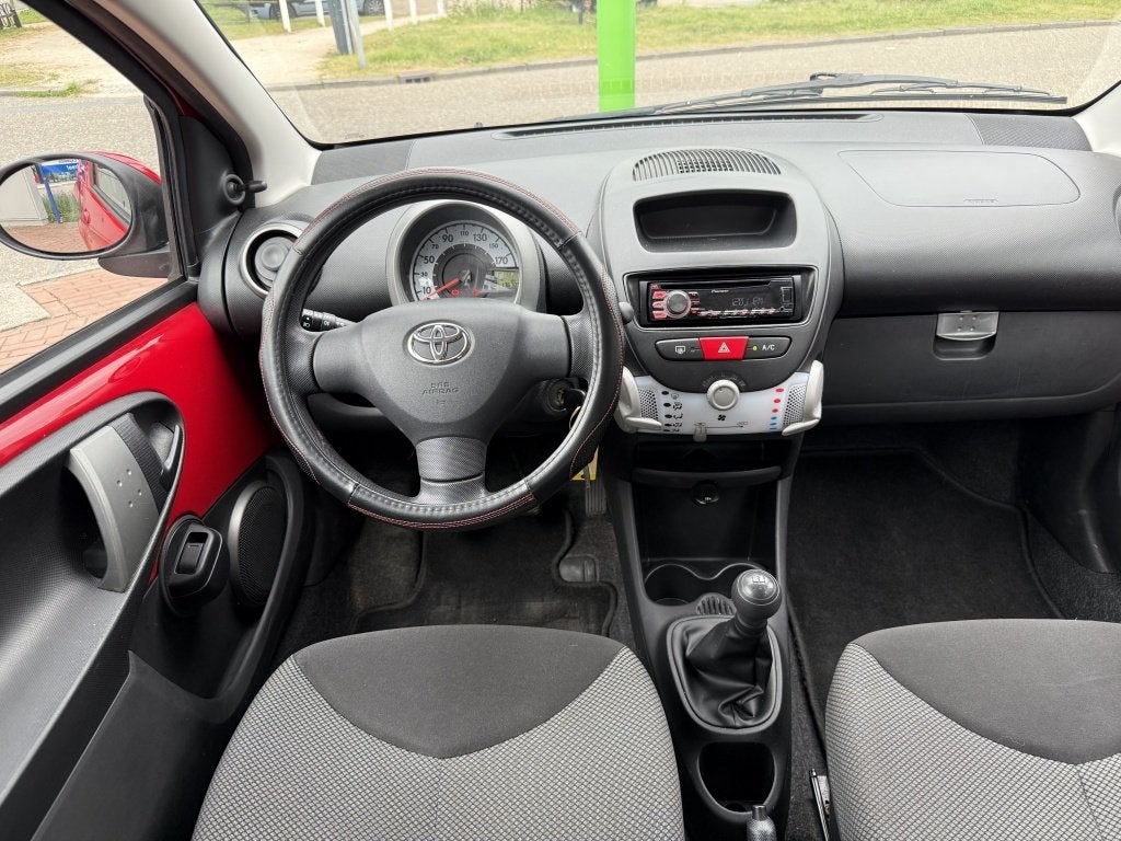 Toyota Aygo 1.0 VVT-i Comfort 3drs airco zeer nette toyota, Auto's, Gebruikt, 4 stoelen, 68 pk, Bedrijf