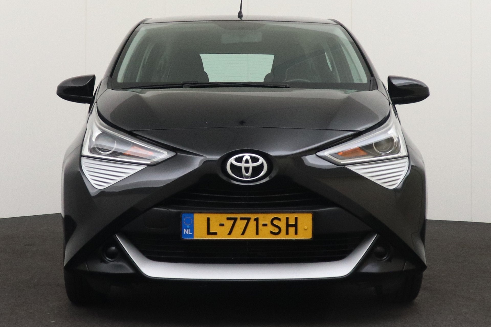 Toyota Aygo 1.0 VVT-i x-play Carplay Camera LED (bj 2021), Voorwielaandrijving, Stof, Gebruikt, Start-stop-systeem