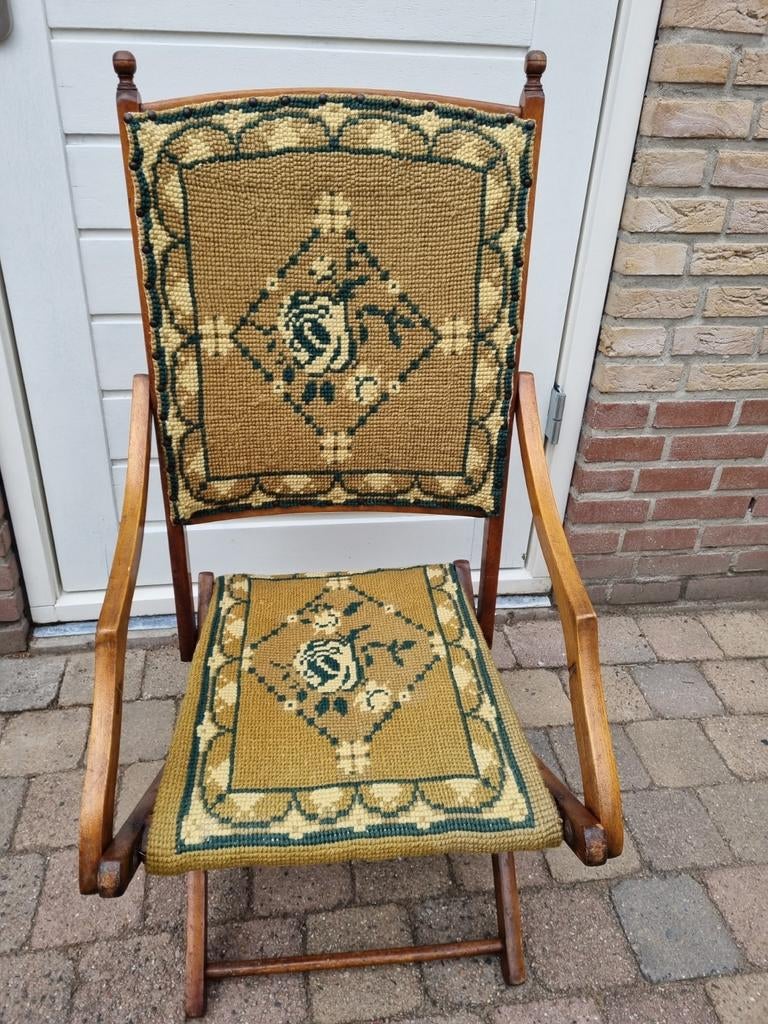 Stoeltje ongeveer 100 jaar oud.Vermoedelijk Frans eiken., Antiek en Kunst, Antiek | Meubels | Stoelen en Banken, Ophalen
