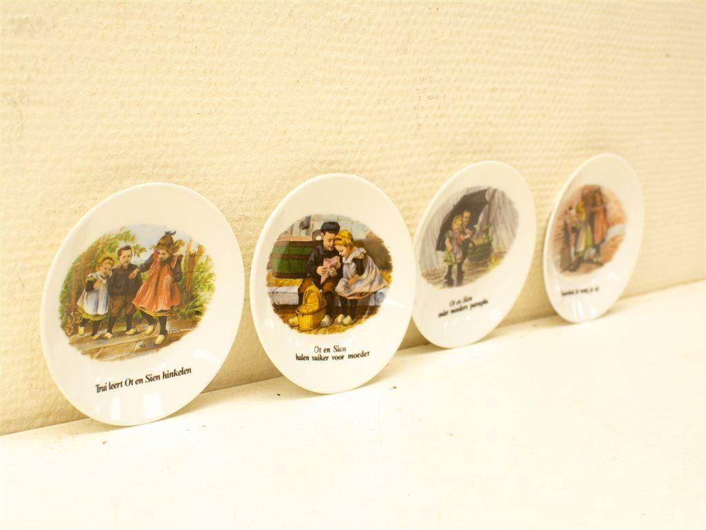4 ot en sien schoteltjes 33155, Huis en Inrichting, Gebruikt, Ophalen of Verzenden, Bord(en), Wedgwood