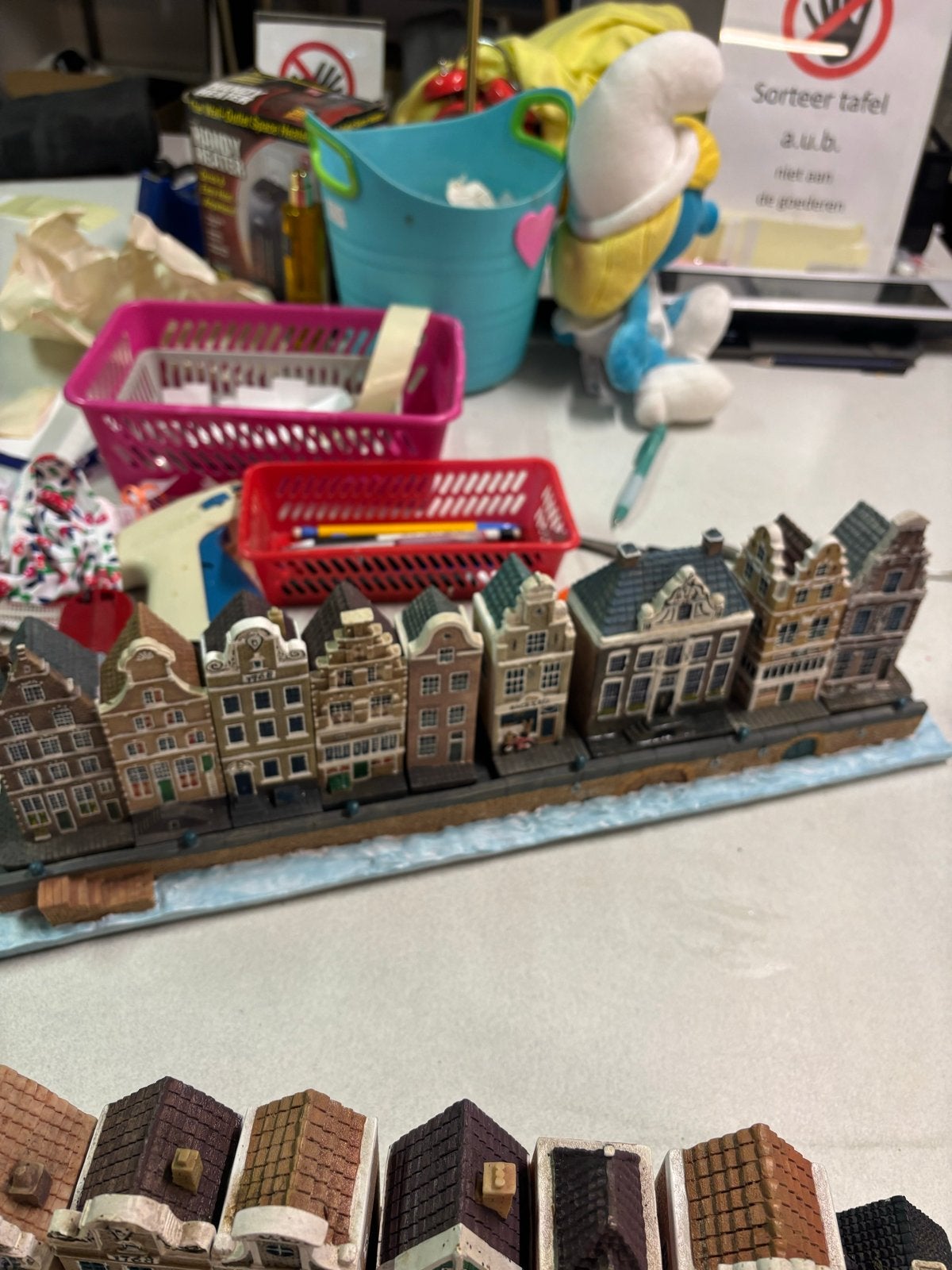 Verzameling Amsterdamse huisjes met 5 planchets, Ophalen, Zo goed als nieuw