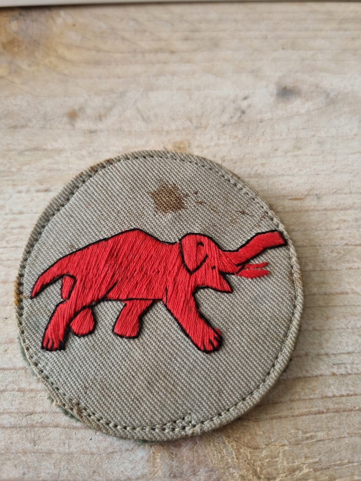 Gadja Merah mouw embleem - Gebruikt maar mooi exemplaar, Ophalen of Verzenden
