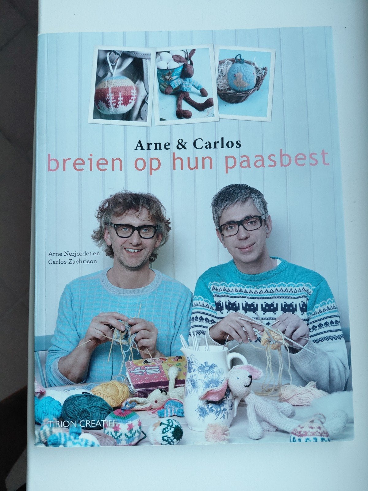 Arne & Carlos Breien op hun Paasbest - Breiboek Pasen, Breien en Haken, Arne Nerjordet en Carlos Zachrison, Ophalen of Verzenden