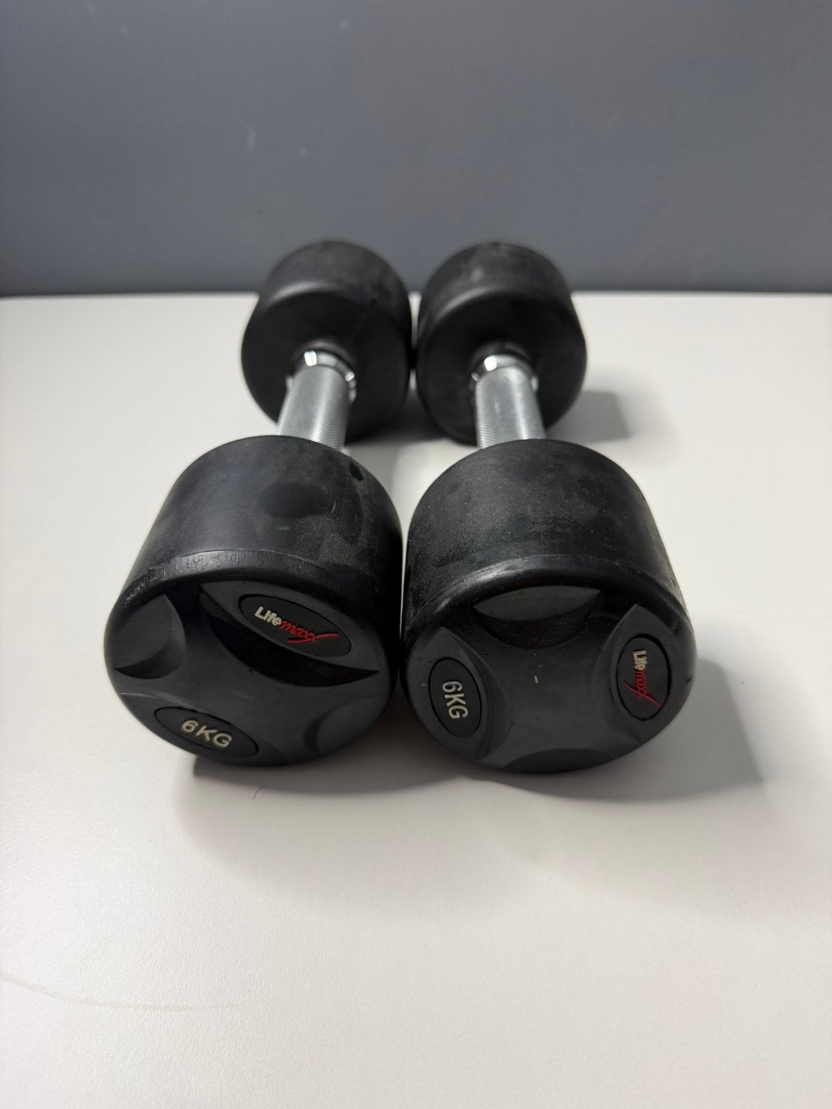 Lifemaxx dumbbells 2x 6kg, Sport en Fitness, Ophalen, Zo goed als nieuw, Dumbbell