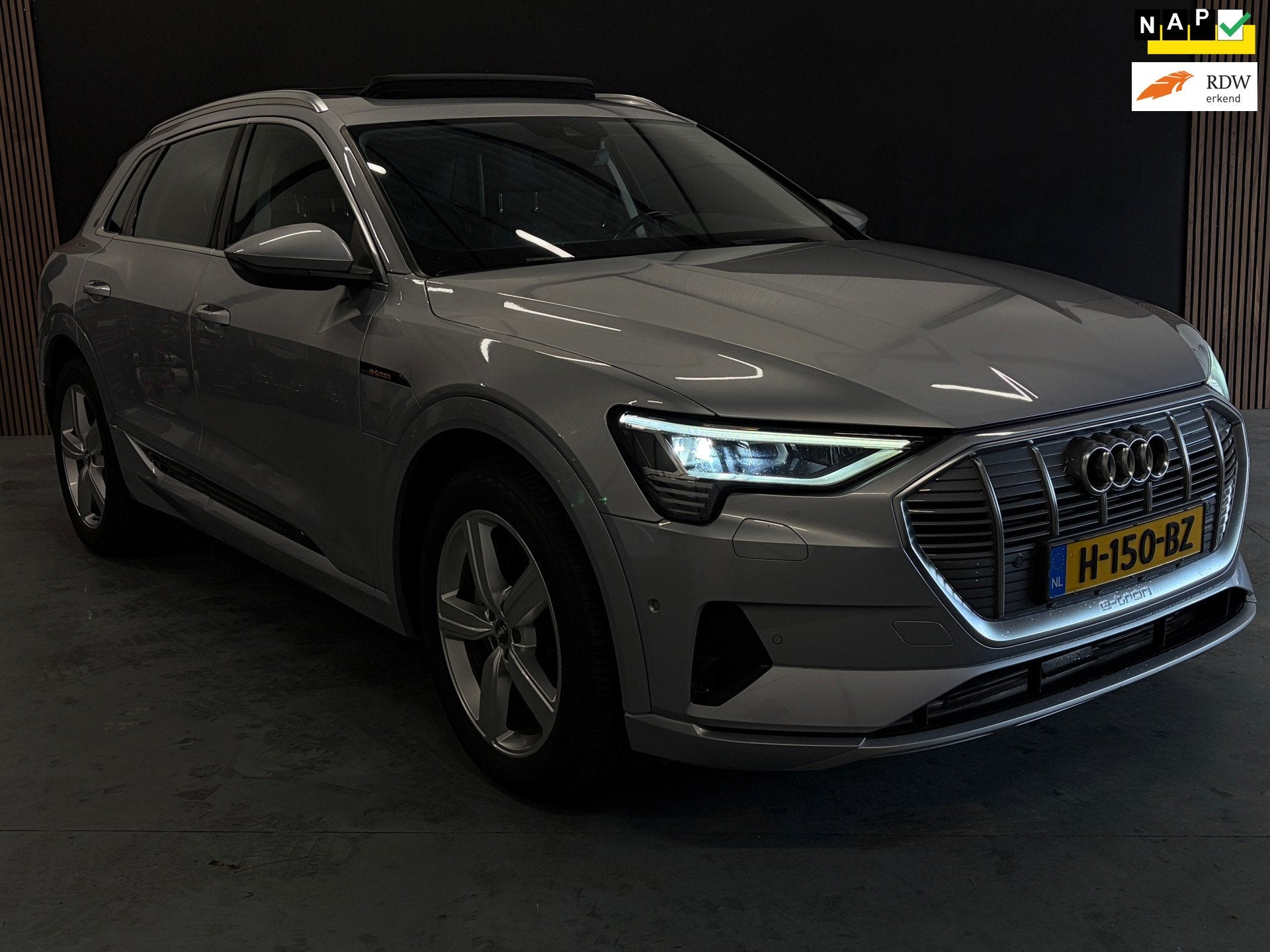 Audi E-tron E-tron 50 quattro Launch edition plus 71 kWh Pan, Auto's, Automaat, Vierwielaandrijving, SUV of Terreinwagen, Te koop