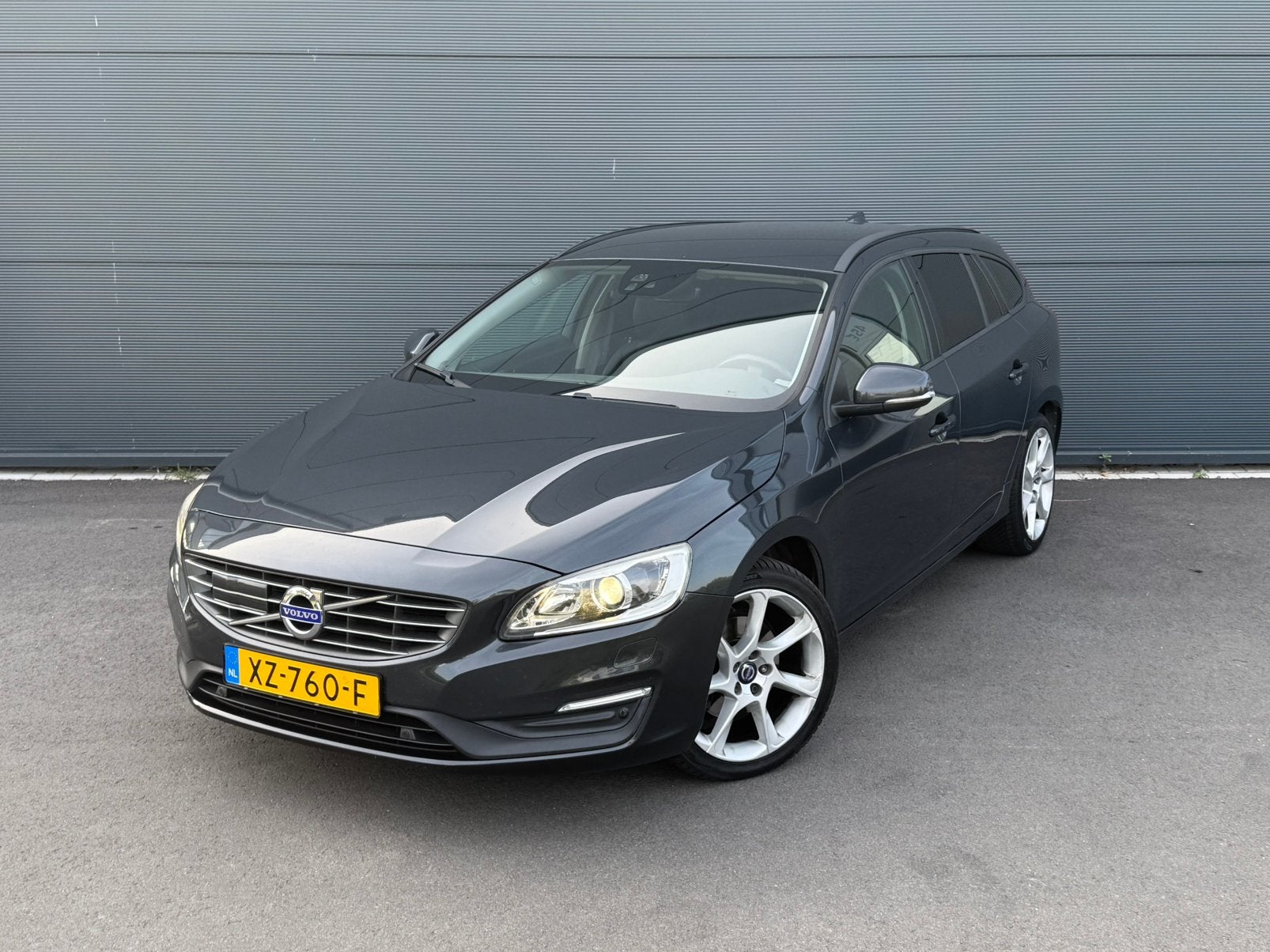 Volvo V60 D3 150pk Start/stop Geartronic 2016 Zwart, Auto's, 4 cilinders, 1969 cc, Zwart, Particulier