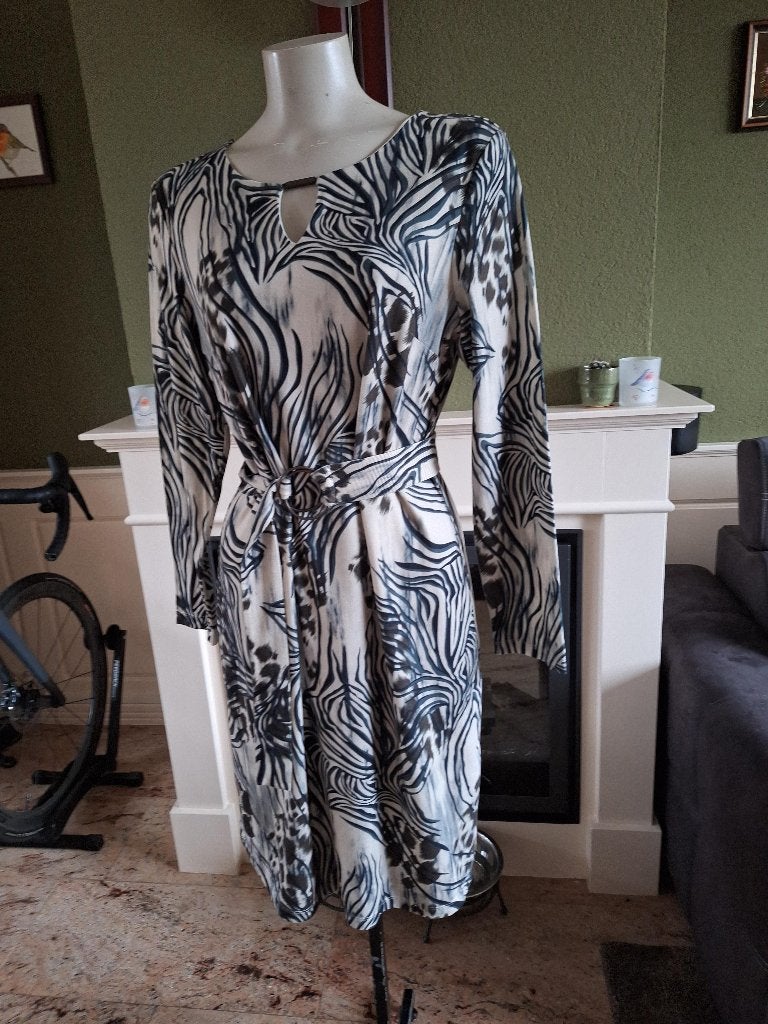 K-design K design Groen crème jurk L bijna nieuw, Kleding | Dames, K-design, Verzenden, Maat 42/44 (L), Zo goed als nieuw