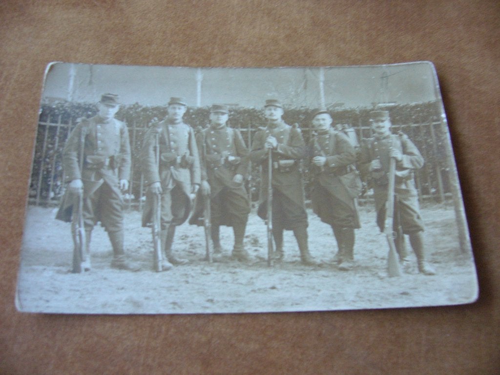 ONBEKENDE SOLDATEN KAART = 6 SOLDATEN MET GEWEER, Verzenden, Voor 1920, Ongelopen, Overige thema's