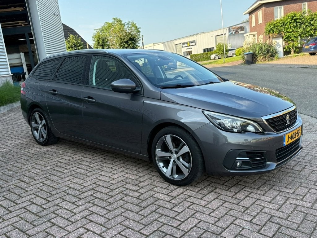 Foto 6 van Peugeot 308 1.2 Allure Distributie V.V. Xenon Sensoren Velge