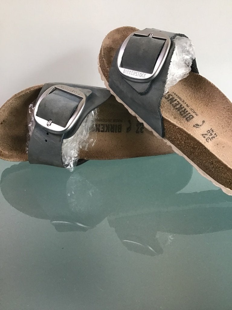 Birkenstock Big Buckle 37 | grijs | Gratis verzenden, Slippers, Verzenden, Zo goed als nieuw, Grijs