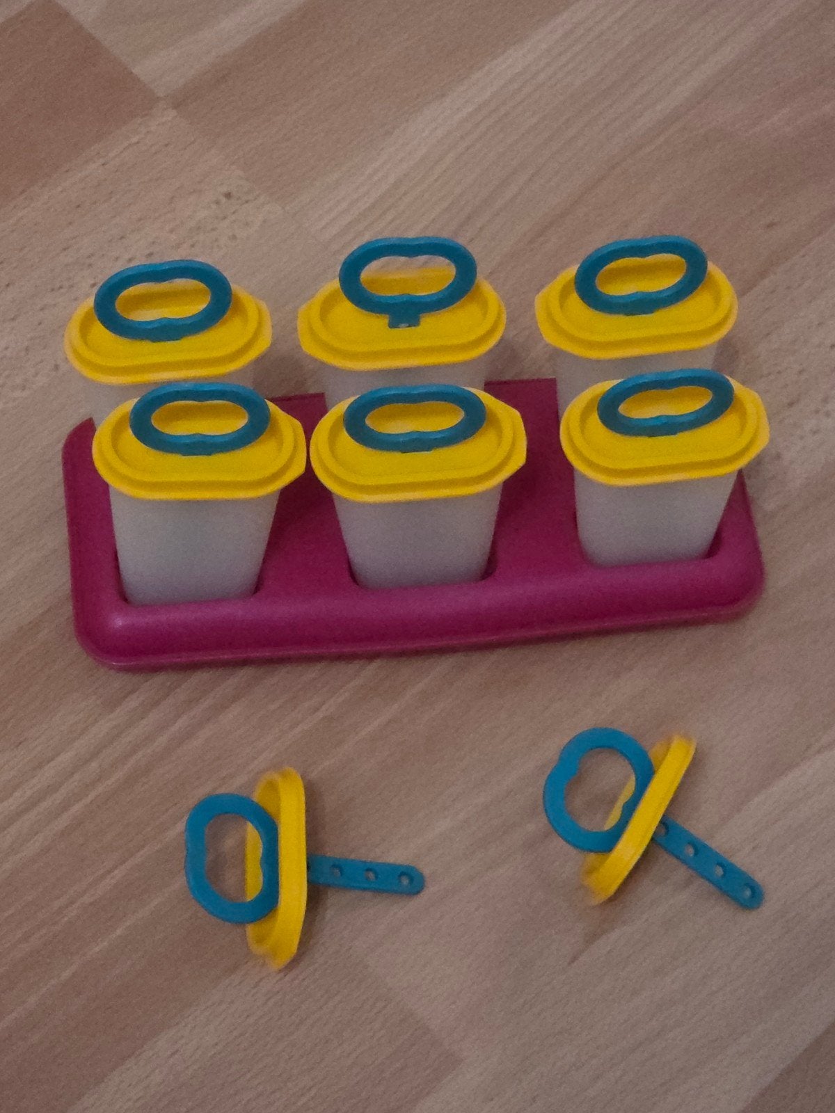 Tupperware waterijsjes makers set - 6 stuks, Huis en Inrichting, Keuken | Tupperware, Gebruikt, Overige typen, Blauw, Geel, Rood