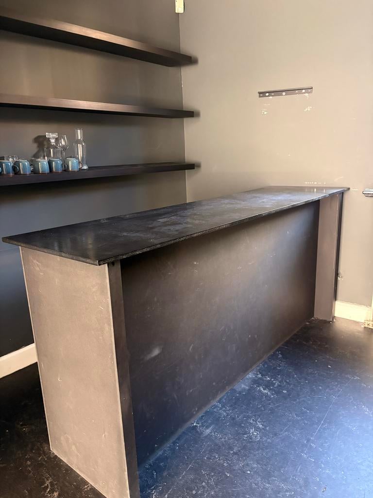 Zwarte bar met planken/kook eiland., Ophalen, Gebruikt