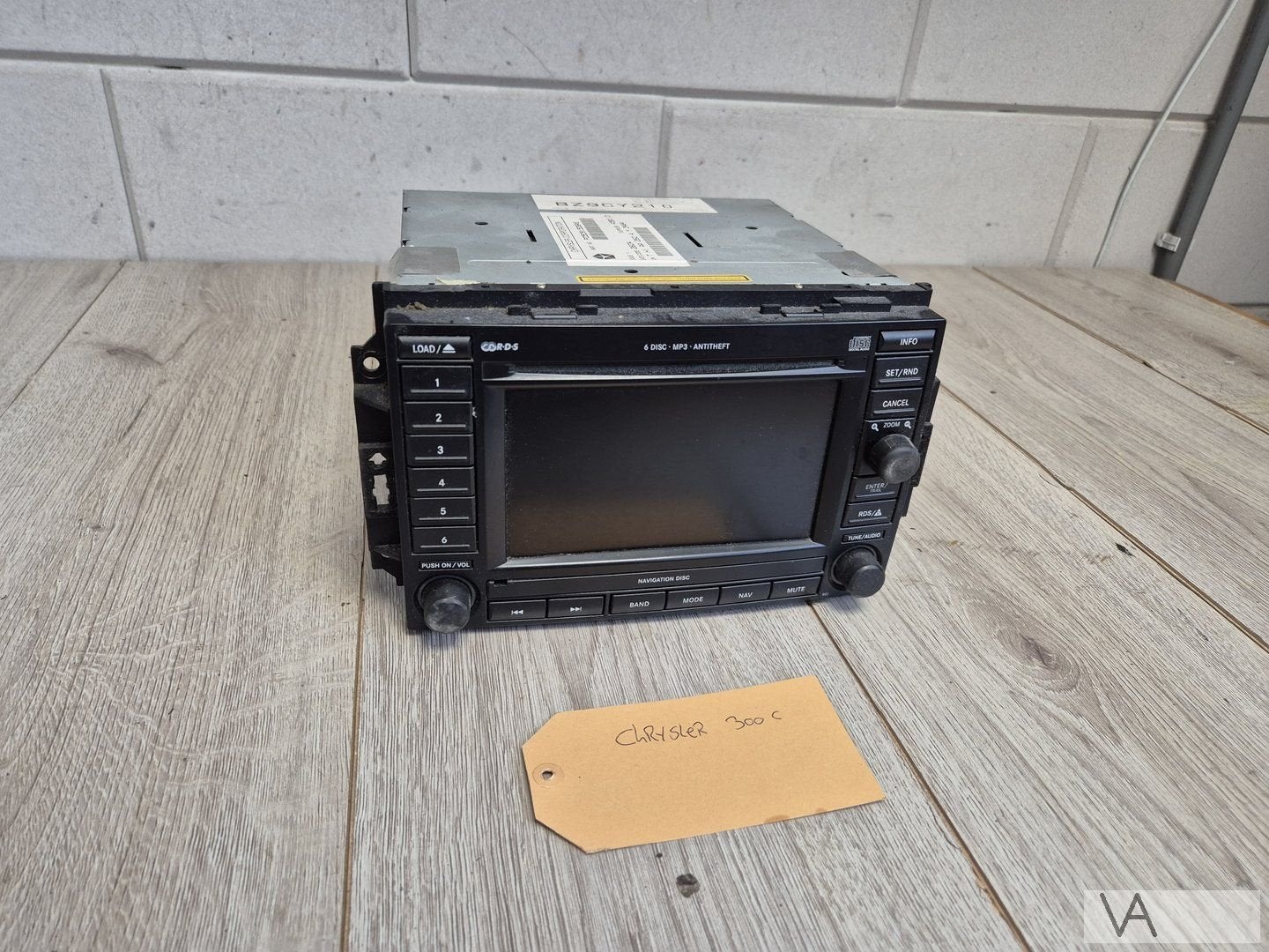 Chrysler 300c 300 c 2004 - 2010 radio navigatie unit €200, Auto-onderdelen, Dashboard en Schakelaars, Chrysler, Gebruikt, Ophalen of Verzenden