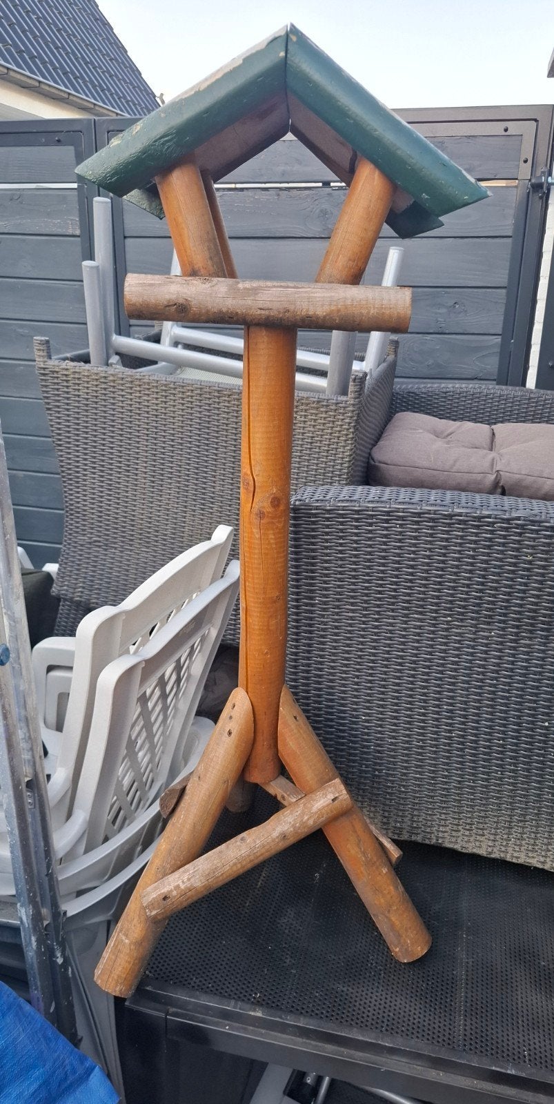 Vogelhuisje voederhuisje op standaard, Ophalen