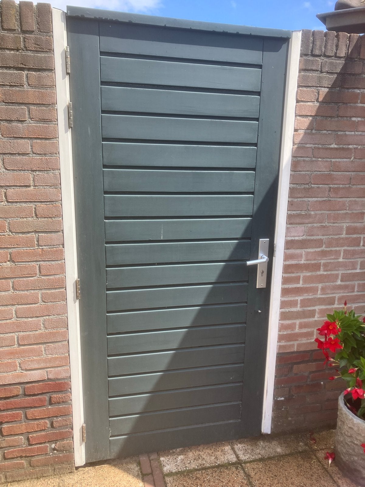 Stevige houten groene tuindeur (204x94 cm) met beslag, Doe-het-zelf en Verbouw, Deuren en Horren, Ophalen, Gebruikt, 80 tot 100 cm