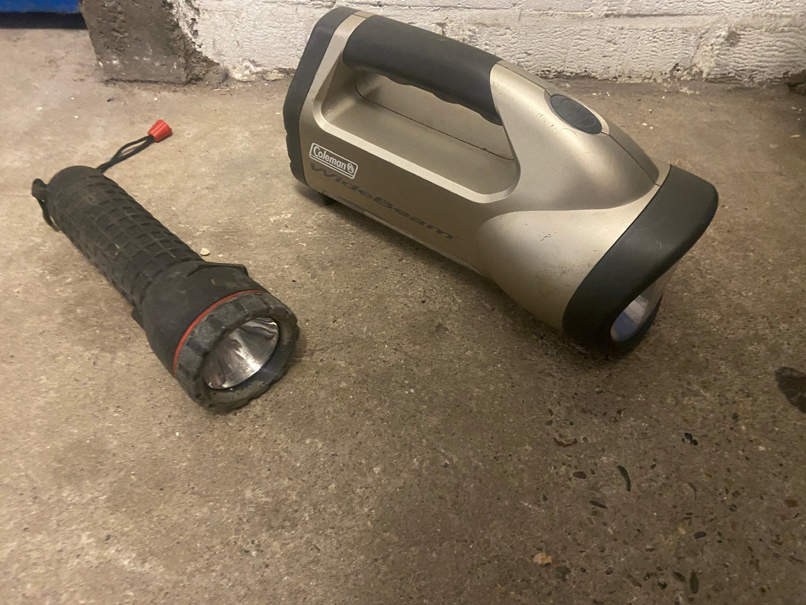 2 krachtige Zaklantaarns/ verstralers zaklamp, Caravans en Kamperen, Ophalen of Verzenden, Zo goed als nieuw, Batterij