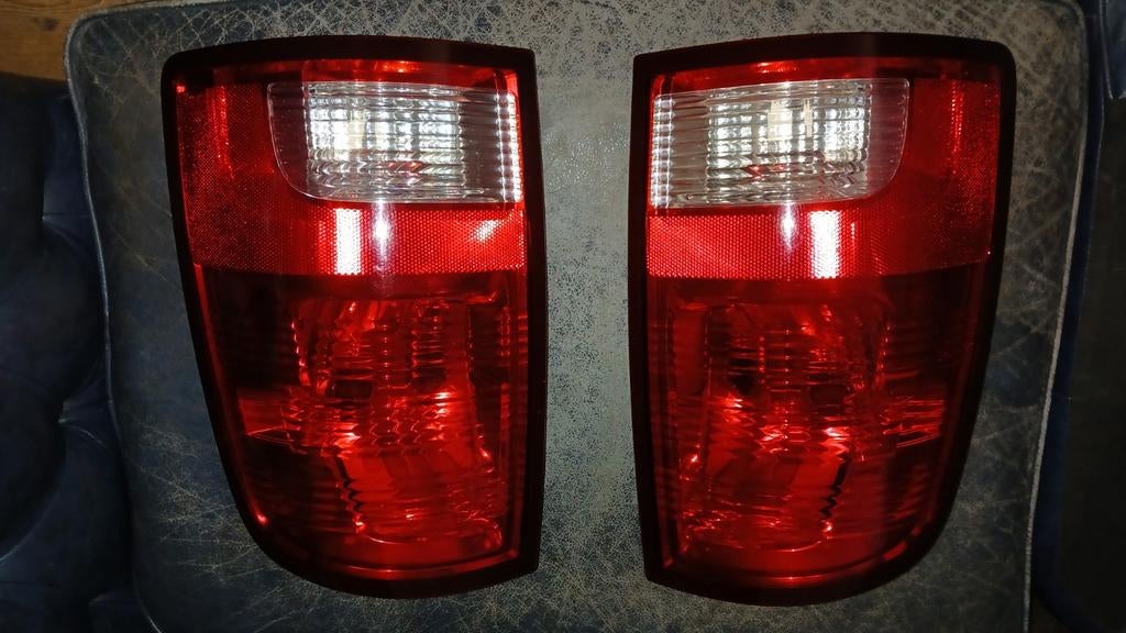 Achterlichten Dodge Ram 1500 Gen 4 2012 (links en rechts), Ophalen of Verzenden, Gebruikt, Dodge