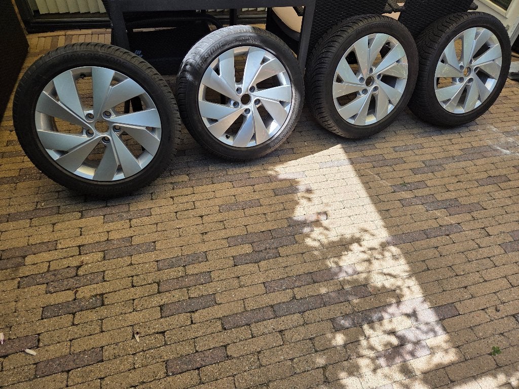 17 inch Belmont Velgen VW Golf 6  7  8 Bridgstone Blizzak, Ophalen, Gebruikt, Banden en Velgen, 17 inch