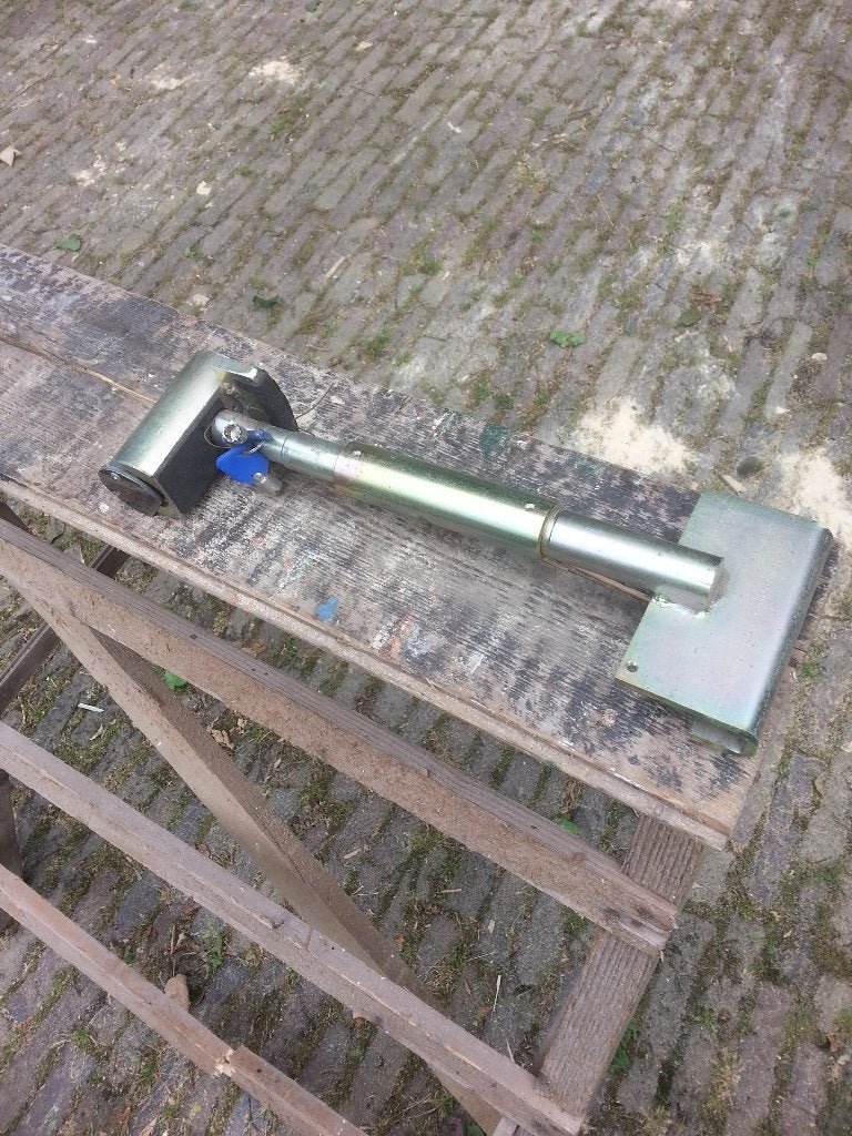 Steady wielklem/staafslot, Ophalen