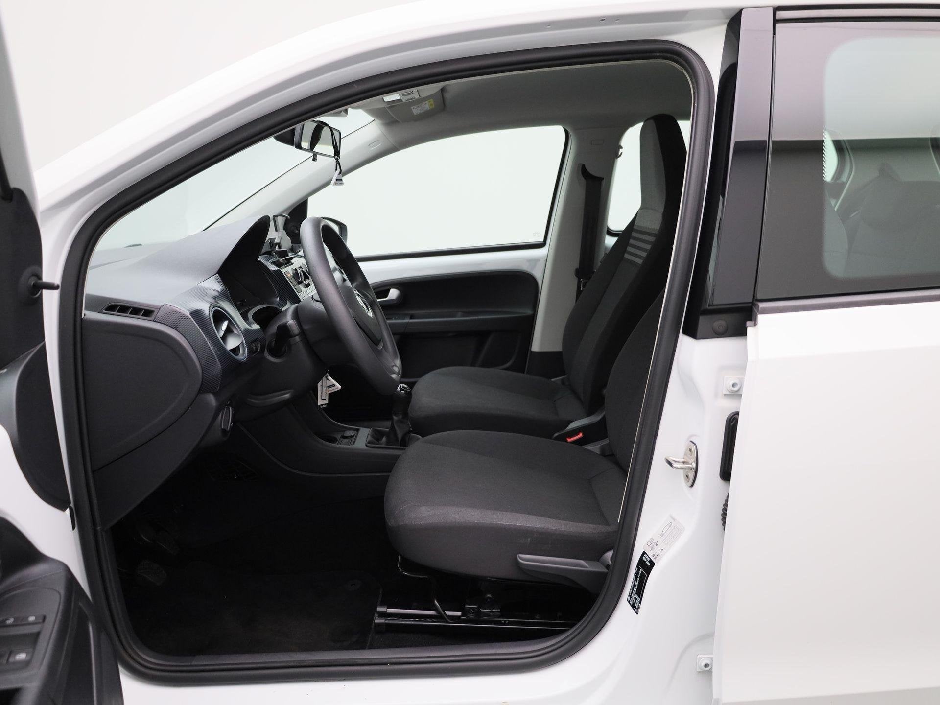 Foto 9 van Volkswagen Up! 1.0 | Airconditioning | Bluetooth | Elektrisc