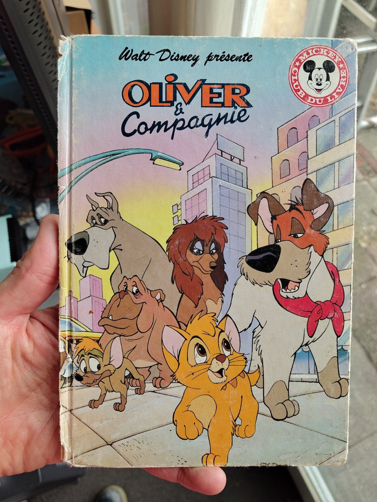 Walt Disney's Oliver & Compagnie - Frans kinderboek, Ophalen of Verzenden, Gelezen, Walt Disney, 3 tot 4 jaar
